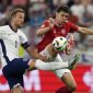 Duel Harry Kane dan Andreas Christensen dalam laga Denmark vs Inggris di Euro 2024