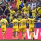 Euforia pemain Rumania menyambut gol ke gawang Ukraina dalam laga Euro Eropa, Senin (17/6)
