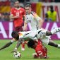 Duel antarpemain pada laga Swiss versus Jerman, Euro 2024, Senin (24/6) dinihari WIB