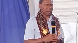 Bakal Calon Gubernur NTT Johny Asadoma saat tatap mula dengan warga Kabupaten Sikka di Maumere, Minggu (7/7)