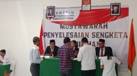 Suasana sidang Musyawarah Penyelesaian Sengketa Pemilihan dengan agenda jawaban termohon atas permohonan pemohon, Rabu (3/7) 