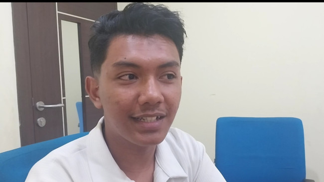 Carlos de Melo memberikan keterangan kepada wartawan