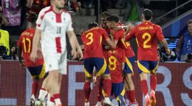 Spanyol merayakan gol Fabian Ruiz ke gawang Georgia