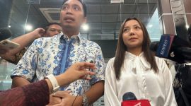 Korban kasus asusila Ketua KPU RI Hasyim Asyari, saat memberikan keterangan pers di Kantor DKPP RI, Jakarta, Rabu (3/7)