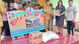 Aksi sosial Panitia Reuni Akbar Alumni SMPK Frater Maumere di SDLB Beru di Jalan Brai, Selasa (6/8)