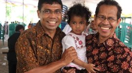 Pater Budi Kleden bersama Philip Gobang pnada suatu kesempatsn, sebelum ditunjuk menjadi Uskup Agung Ende