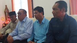 Ketua Partai Nasdem Romanus Woga memberikan keterangan kepada wartawan, Minggu (4/8)