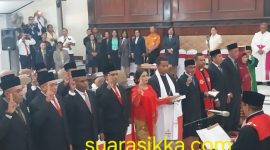 Ketua Pengadilan Negeri Maumere memandu pelantikan anggota DPRD Sikka Periode 2024-2029, Senin (26/8)