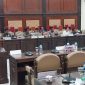 Suasana rapat internal DPRD Sikka, Rabu (18/9)