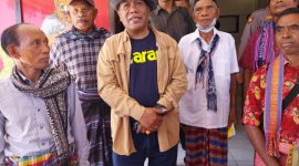 John Bala memberikan keterangan kepada wartawan terkait dugaan keterangan palsu PT Krisrama, Selasa (24/9)