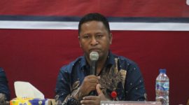 Ketua KPU Sikka Herimanto membawakan sambutan saat Rapat Pleno Penetapan DPT Pillada, Jumat (20/9) 