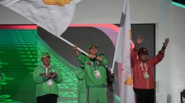 Penjabat Gubernur NTT Andriko Noto Susanto mengibarkan bendera PON sebagai kesiapan tuan rumah Tahun 2028 nanti