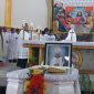 Uskup Maumere Martinus Edwaldus Sedu memimpin Misa Pemakaman Uskup Emeritus Mgr Gerulfus Kherubim Pareira di Gereja Katedral, Jumat (11/10)