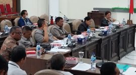 Suasana Rapat Dengar Pendapat di ruang paripurna DPRD Sikka beberapa waktu lalu
