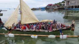 Suasana ritual Padongka, menghanyutkan bencana, Jumat (13/12)