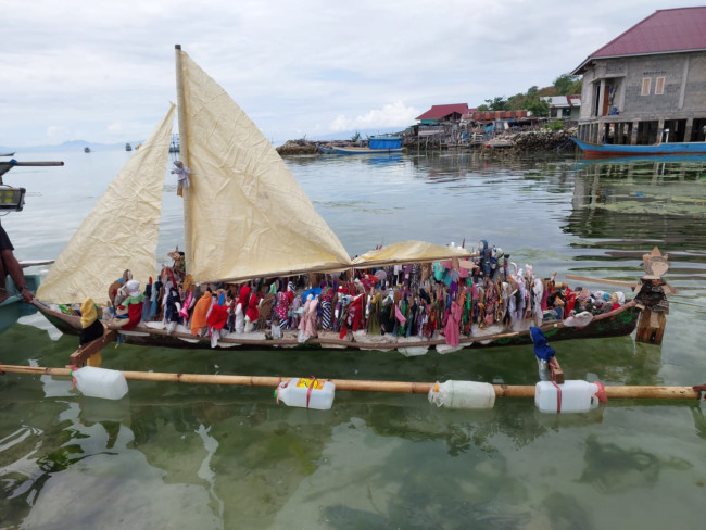 Suasana ritual Padongka, menghanyutkan bencana, Jumat (13/12)