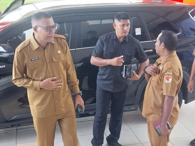 Wakil Bupati Sikka Simon Subandi Supriadi berkantor pada hari pertama, Senin (24/2)