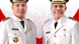 Bupati dan Wakil Bupati Sikka mengenakan Pakaian Dinas Upacara