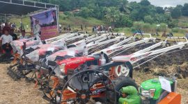 Bantuan hand traktor dari Wakil Presiden saat kunjungan ke Kabupaten Sikka awal Mei 2025 lalu