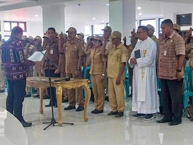 Bupati Sikka lantik 68 Penjabat Kepala Desa, Jumat (16/5)