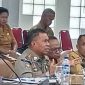 Pelaksana Tugas Kepala Dinas Lingkungan Hidup Adeodatus Buang da Cunha saat RDP bersama DPRD Sikka, Senin (19/5) 