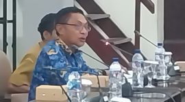 Kepala.Dinas Pertanian Yohanes Emil Satriawan saar RDP bersama DPRD Sikka, Selasa (20/5)