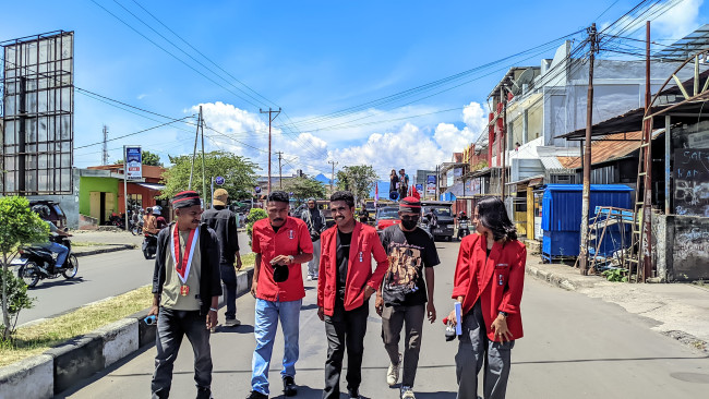 Ketua GMNI Sikka Yohanes Maro saat aksi terkait Jasa Covid