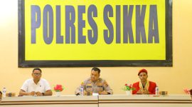 Ketua PMKRI Maumere, Kapolres Sikka, dan Kasat Reskrim saat audiens terkait dugaan malpraktik kasus kematian 2 ibu hamil, Senin (19/5) 