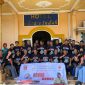 Alumni GMNI Sikka pose di depan Hotel Eltari Maumere, Sabtu (31/5)