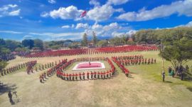 Penampikan Tarian Hegong Massal di halaman Kantor Bupati Sikka, Jumat (2/5)