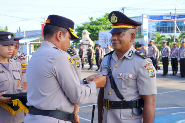 Iptu Yermi Soludalr resmi menjadi Kapolsek Nita, Rabu (15/5)