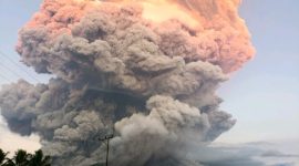 Gunung Lewotobi Laki-Laki meletus, Selasa (17/6)