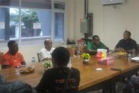 Ketua PSSI NTT Chris.Mboeik pimpin rapat pengurus, Kamis (12/6)