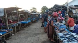 Suasana Pasar Wuring di Kabupaten Sikka beberapa waktu lalu 