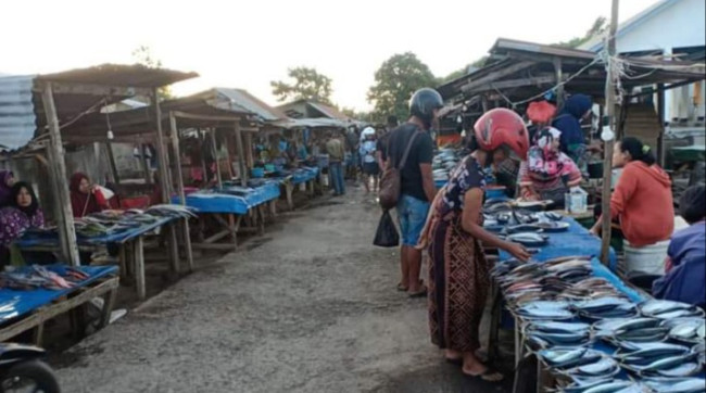 Suasana Pasar Wuring di Kabupaten Sikka beberapa waktu lalu 