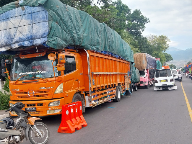 Kendaraan ekspedisi over kapasitas