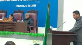 Bupati Sikka Juventus Prima Yoris Kago menyampaikan Keterangan Pemerintah terhadap Pemandangan Umum Fraksi atas KUAPPAS Tahun 2026, Rabu (2/7)