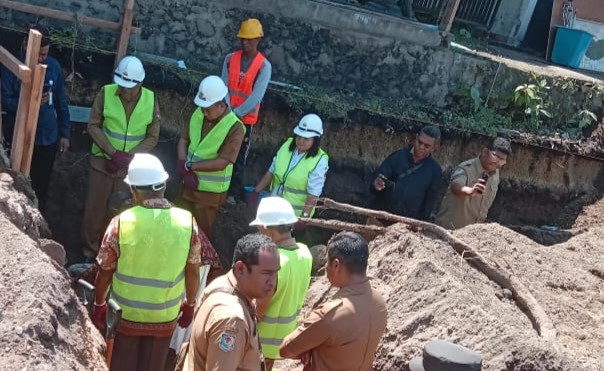 Peletakkan batu pertama Puskesmas Nanga di Lele, Senin (14/7)