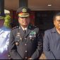 Kapolres Sikka AKBP Moh Mukhson (tengah) bersama Bupati Sikka dan Ketua DPRD Sikka saat peringatan Hari Bhayangkara, Senin (1/7)