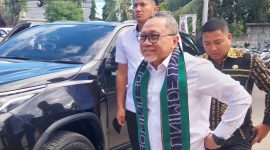 Menko Bidang Pangan Zulkifli Hasan tiba di Universitas Muhammadiyah Maumere, Jumat (1/8)