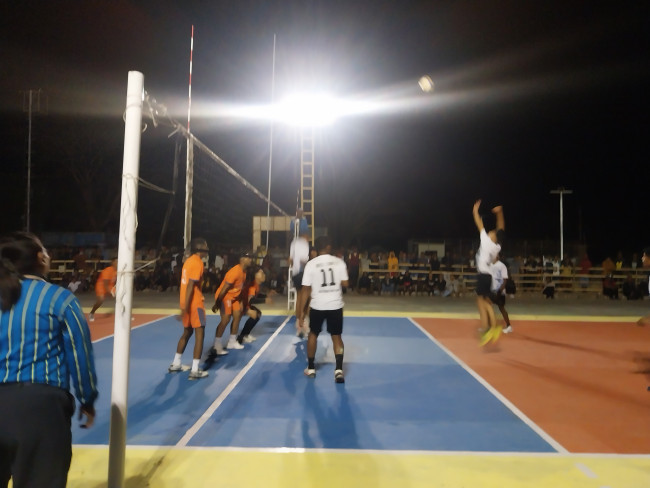 Turnamen Bola Voli Banteng Cup I resmi dibuka di Stadion Mini Lokan Plading Nele, Rabu (27/8)