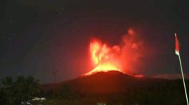 Gunung Lewotobi Laki-Laki erupsi pada Jumat (1/8) malam