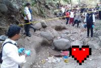 Polisi melakukan olah TKP penemuan mayat di Keduwair, Senin (4/8)