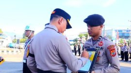 Upacara PTDH 2 anggota Polres Sikka, Selasa (5/8)
