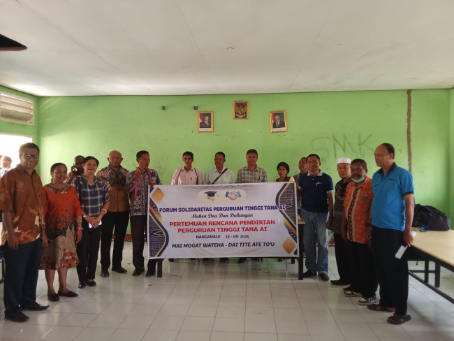 Forum Solidaritas Perguruan Tinggi Tana Ai membahas rencana mendirikan perguruan tinggi, Sabtu (23/8)