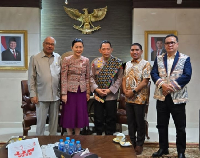 Kapolri Jenderal Listyo Sigit Prabowo menerima empat Legislator NTT di Mabes Polri, Rabu (10/9)