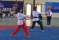 Aksi taekwondoin Thomas William Woda da Cunha dan Fransisca Debora Sifa Sareng pada Kategori Pomsae Pair di GOR Futsal Kupang, Selasa (9/9)