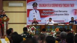 Gubernur NTT Emanuel Melliades Laka Lena bicara tentang BPJS Kesehatan di Maumere, Sabtu (6/9)