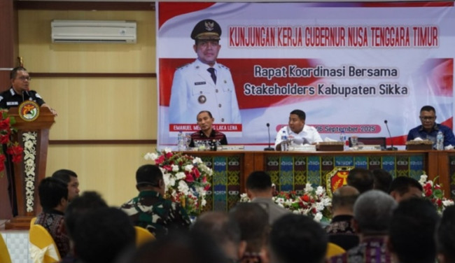 Gubernur NTT Emanuel Melliades Laka Lena bicara tentang BPJS Kesehatan di Maumere, Sabtu (6/9)