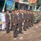 Prajurit TNI di Sikka mengikuti upacara peringatan HUT ke-80 TNI di Makodim 1603 Sikka, Minggu (5/10)